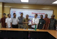 Pimpinan UIR Sambangi Harian Pagi Riau 